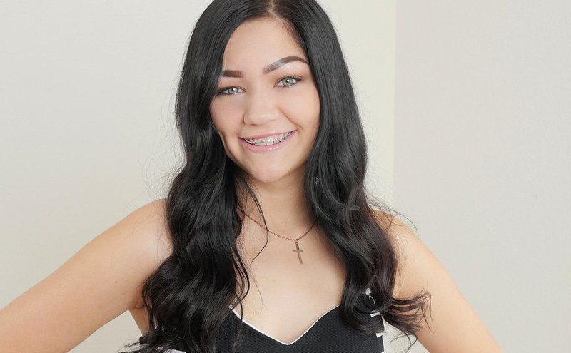 Александра, 25